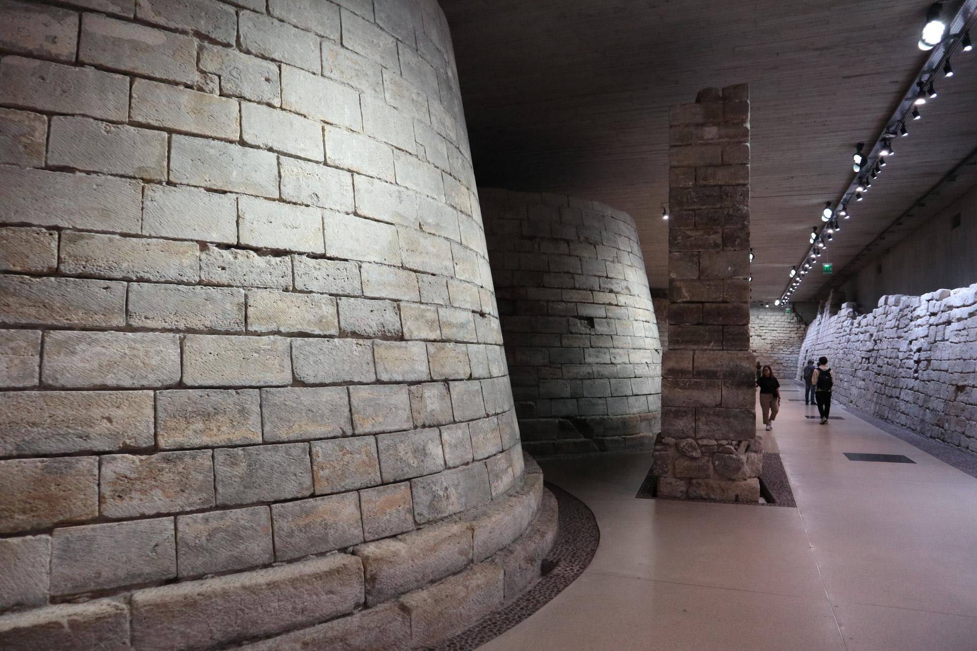 Lara Titova Paris-24