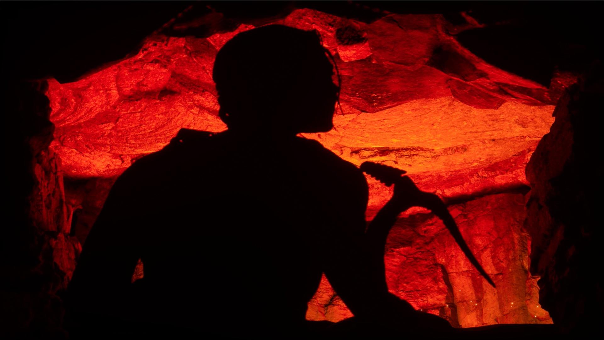 TRES Lara Silhouette1