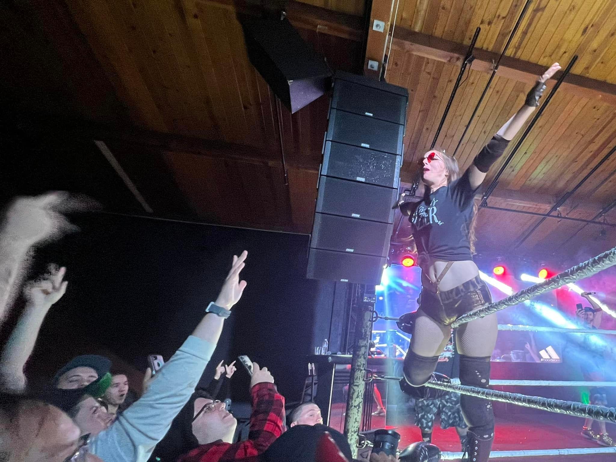 Lara Frazier fight 01