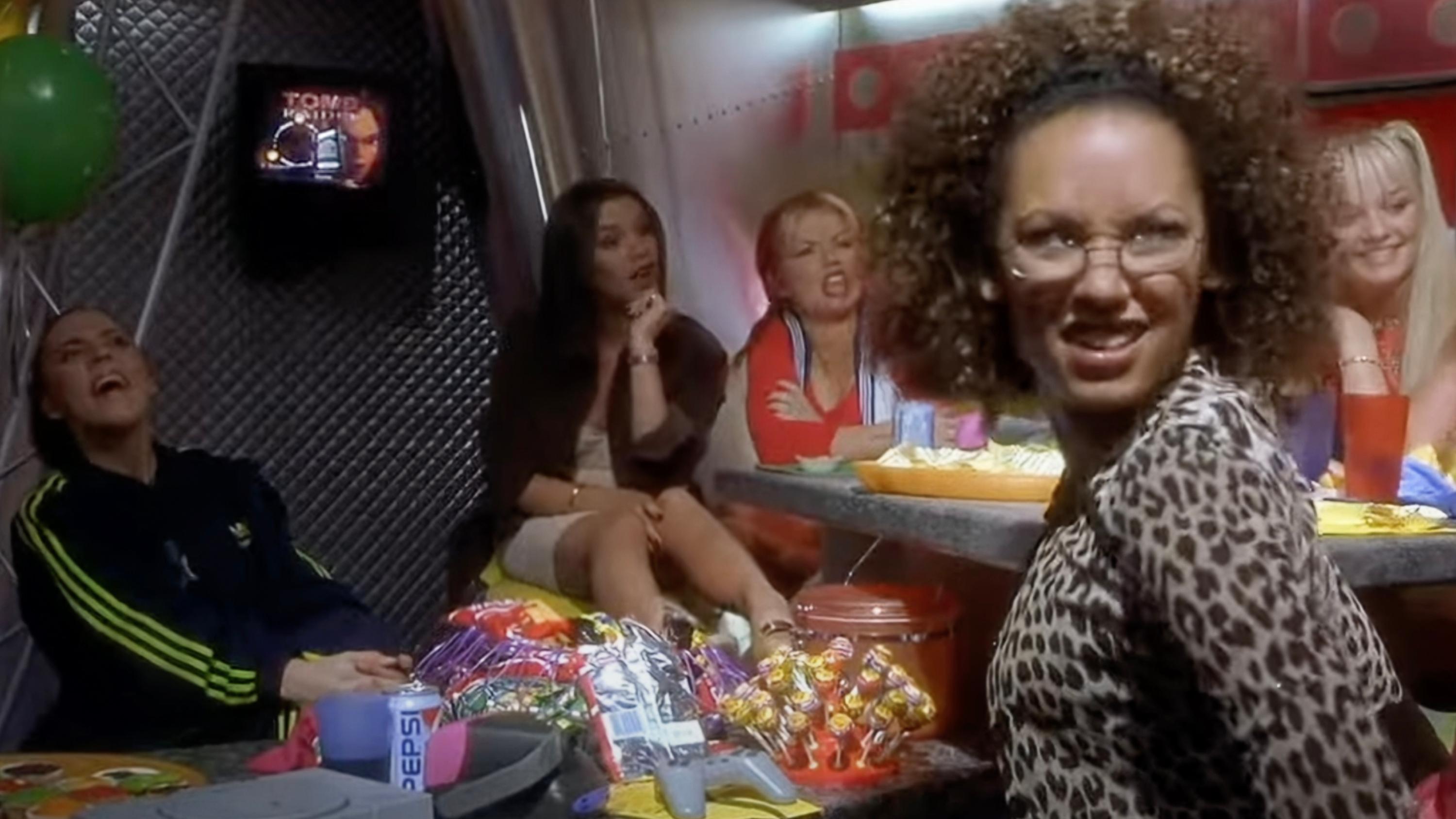 Tomb Raider - Lara Croft Cameo - Spice World